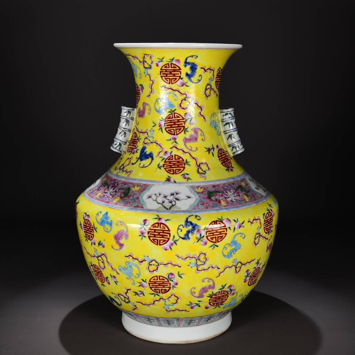 旧 清代 乾隆年制 黄地色彩福寿無疆図巻耳尊 古陶磁器 陶芸 中国古美術 古賞物 古置物 唐物 K710拍卖