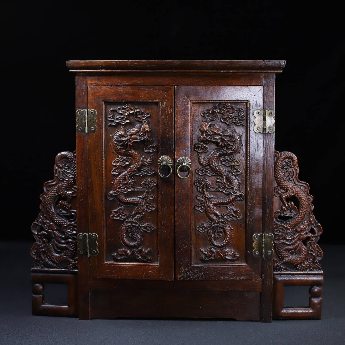 旧 清代 花梨木 彫刻 祥龍献瑞 耳子 折り畳み可能 対扉多宝棚 中国古美術 古賞物 古置物 唐物 S710拍卖