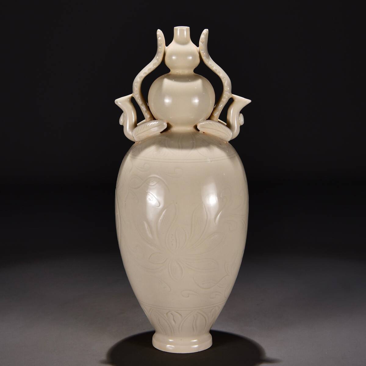 旧 宋代 乾隆年製 定窯花瓶 唐磁 古陶磁器 陶芸 中国古美術 古賞物 古置物 唐物 K710拍卖