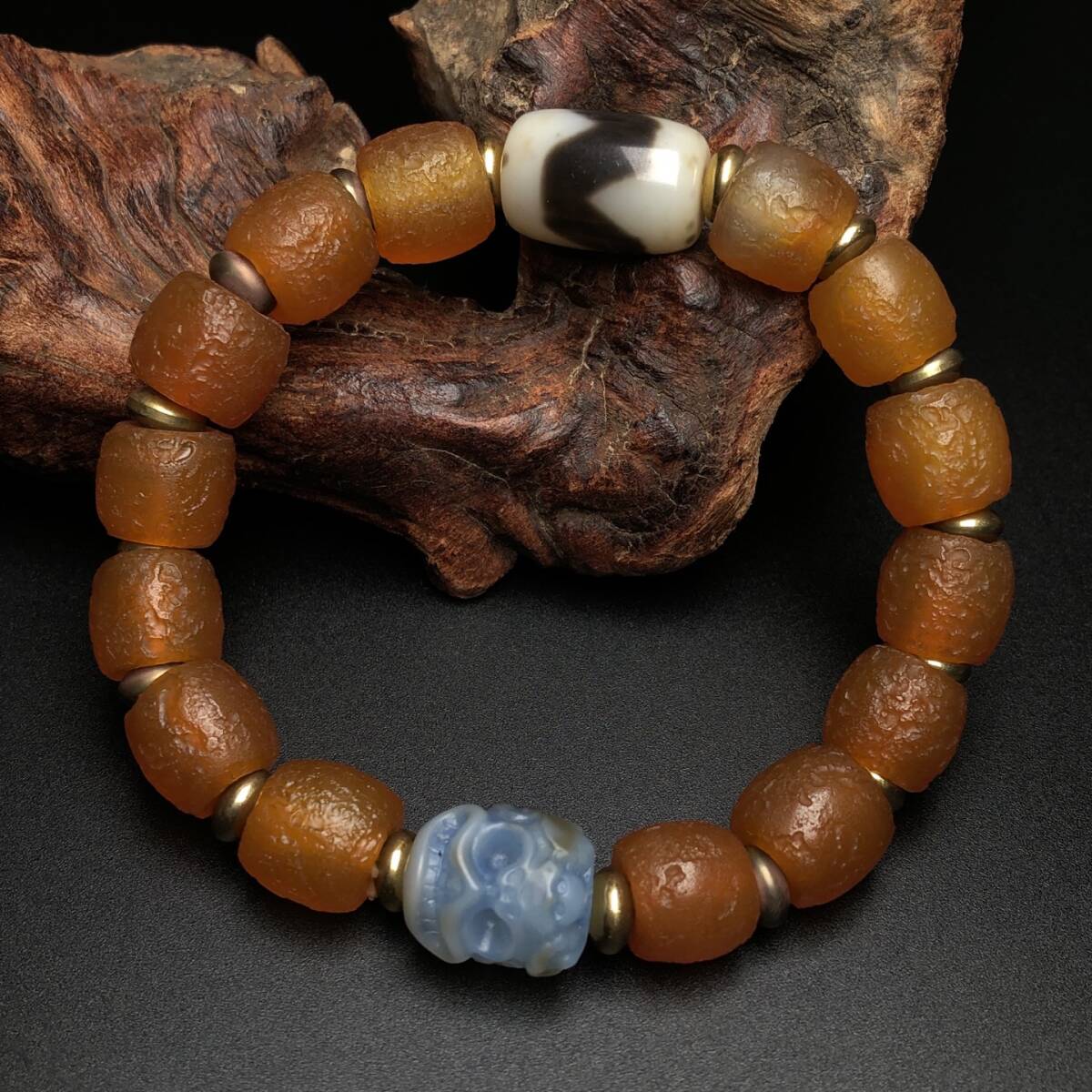 旧 蔵区 老瑪瑙 桶珠 八重歯天珠 屍陀林古珠 仏珠 天然石 高級瑪瑙 時代物 中国古美術 古賞物 古置物 唐物 S710拍卖