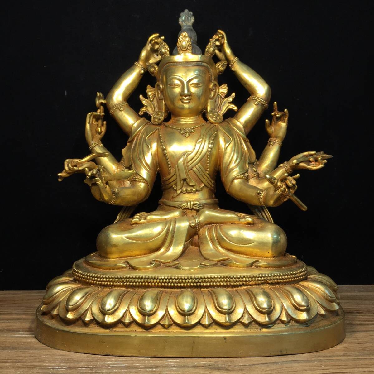 旧 明代 純銅塗金 八臂觀音菩薩 仏像 中国古美術 古賞物 古置物 唐物 K710拍卖