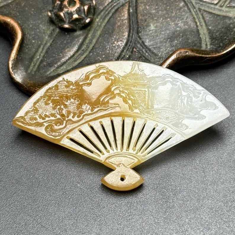 旧 清代 和田玉 挂件扇子 雕刻山水意境 天然石 時代物 中国古美術 古賞物 古置物 唐物 K710拍卖
