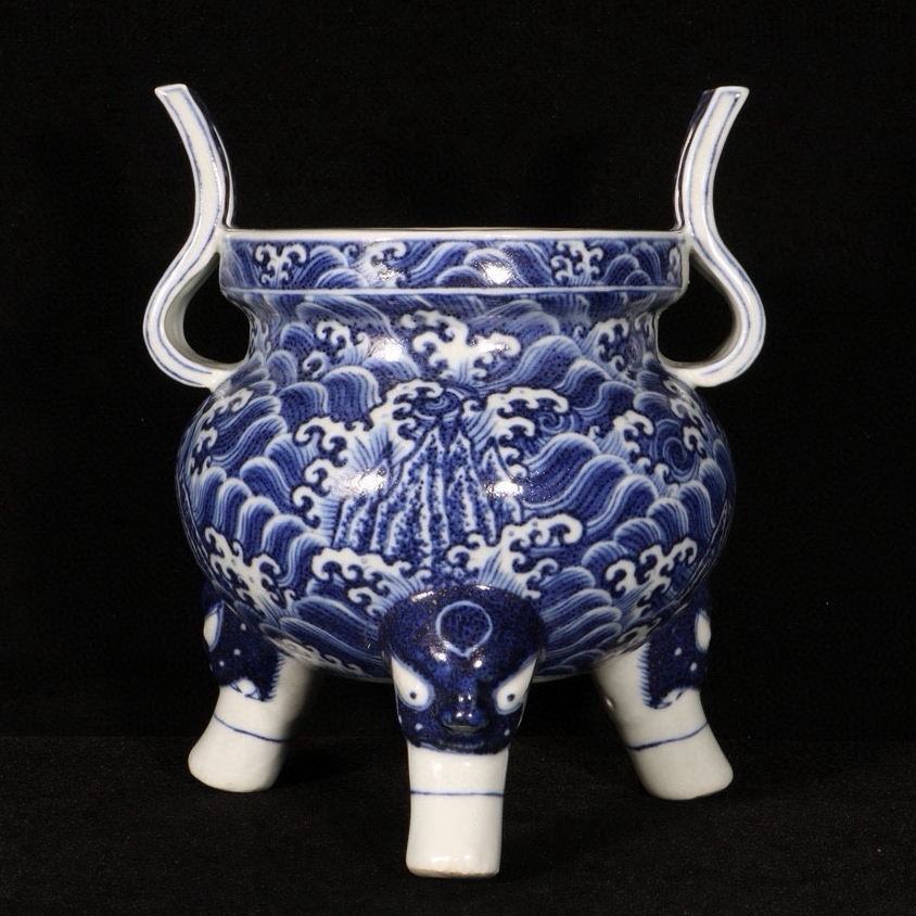 旧 明代 青花 海水江崖紋三足爐 古陶磁器 陶芸 中国古美術 古賞物 古置物 唐物 K710拍卖