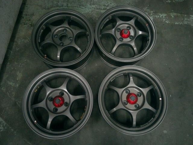 ブラックレーシング15インチアルミ拍卖