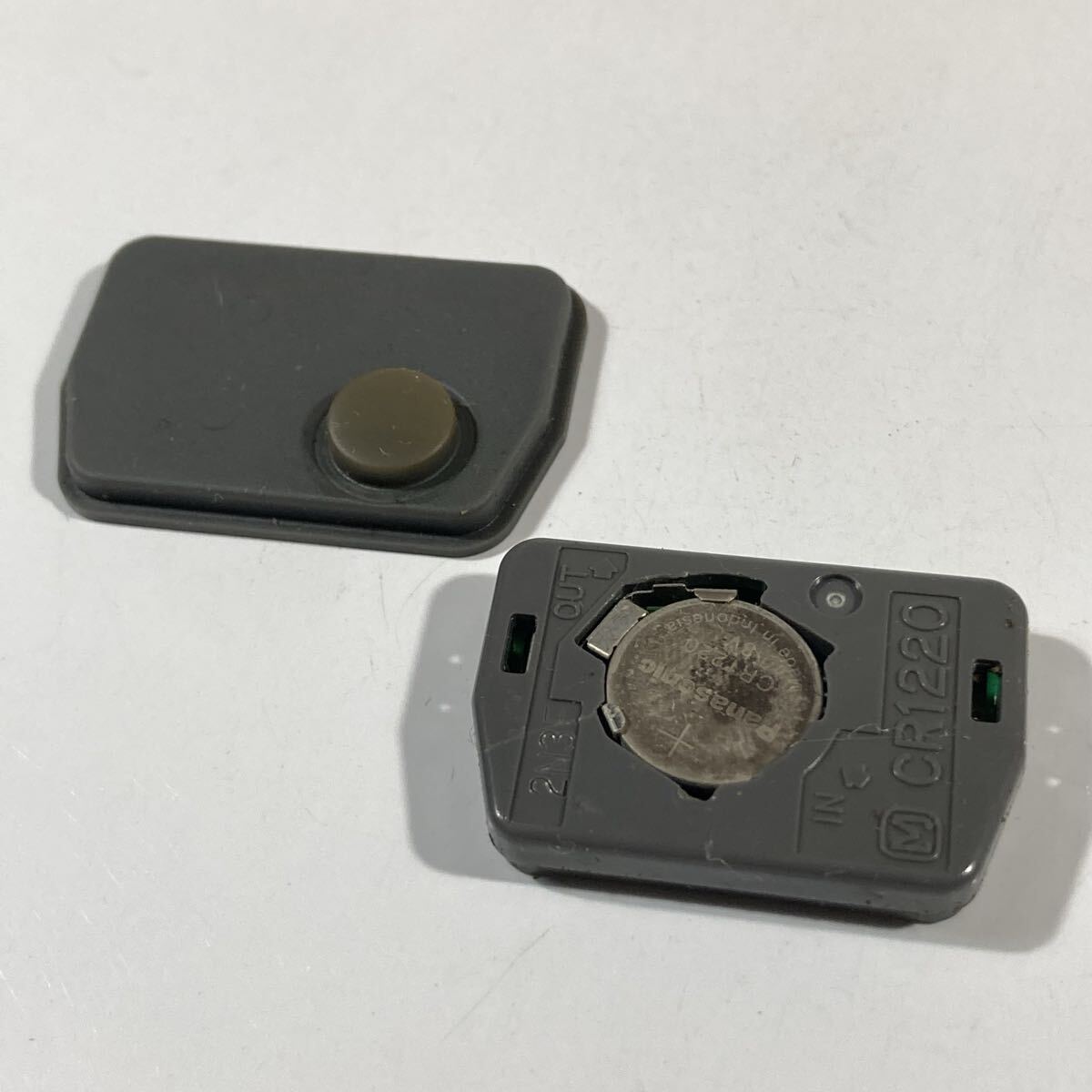 送料込 SUZUKI スズキ純正 ワゴンR アルト エヴリィ ジムニー 1ボタン スマートキー キーレス リモコン 鍵 灰色 グレー基盤 MTI166J拍卖