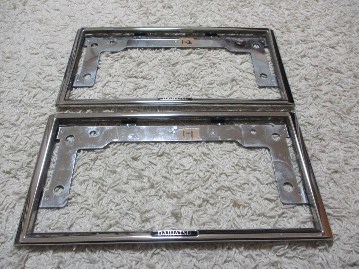 ダイハツ純正 オプション メッキ ナンバーフレーム 2枚セット 中古取外し品 送料無料!拍卖