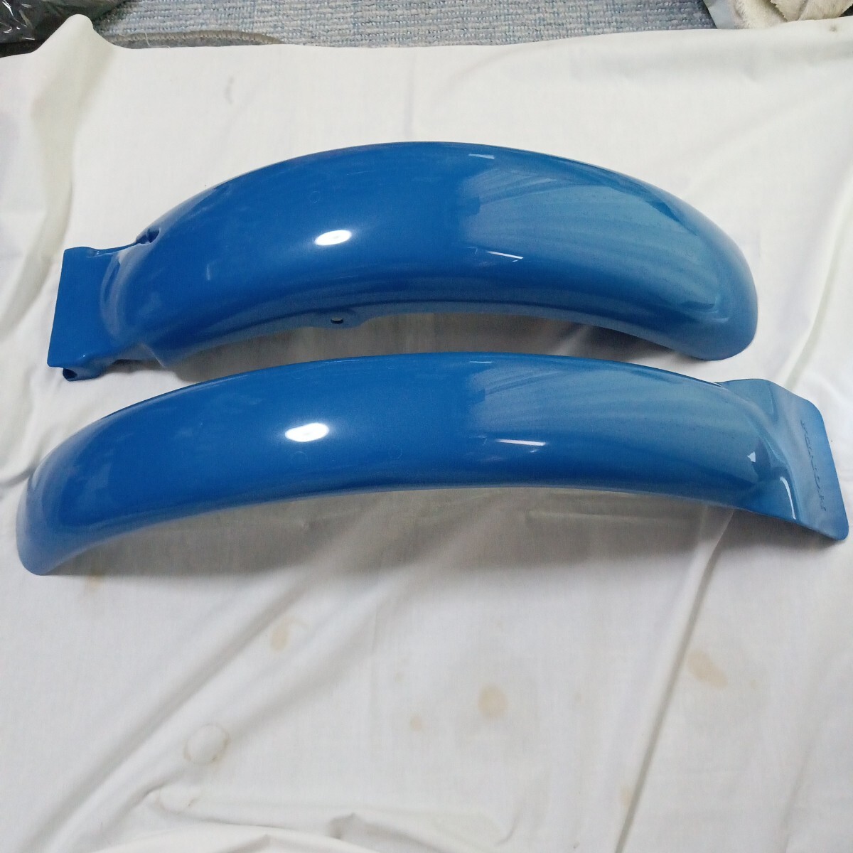 カイダック製・TL125ペガサス用フロントフェンダー&リアーフェンダーセットで多少純正より濃い目になります。拍卖
