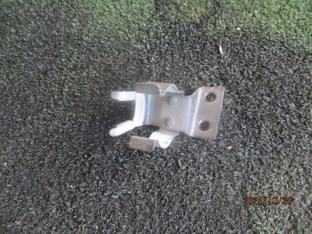 (0438)B122 サニトラ サニートラック 燃料フィルターブラケット拍卖