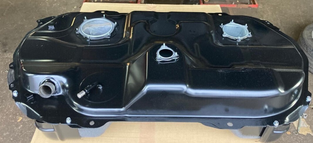新品未使用 純正 三菱 ミツビシ ランサーエボリューション 8 CT9A 2007- ガソリンタンク 燃料タンク フューエル B0852-1拍卖