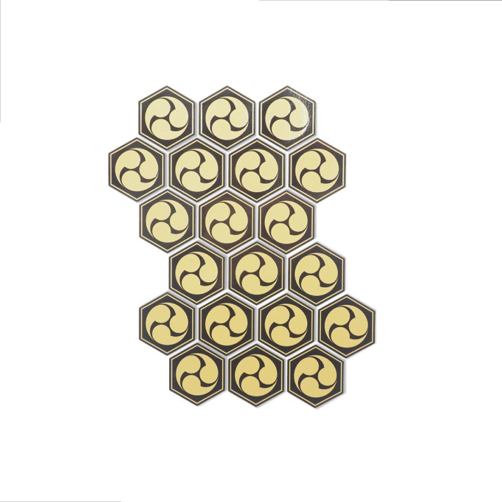 (ゴールド素材) ハニカム 三つ巴 ヘルメット「巴ゴールド」六角形 5cm 20枚セット シンプル ステッカー ワンポイント 和風拍卖