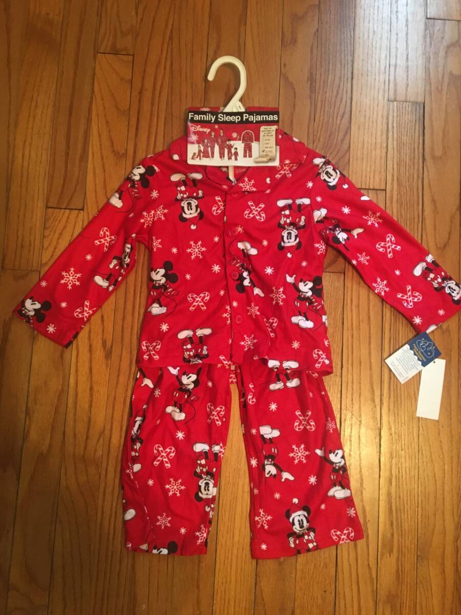 新品☆ミッキー 3歳用 パジャマ 寝間着 子供服 アメリカ購入 クリスマス 冬服 タグ付き 未使用 ディズニー拍卖