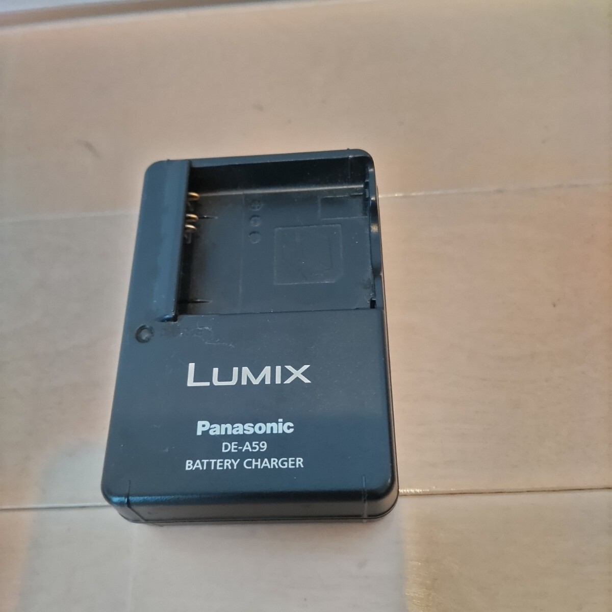 最終値下げ! Panasonic バッテリーチャージャー LUMIX 充電器 ルミックス パナソニック DE-A59 4.2V 0.65A 15VA拍卖