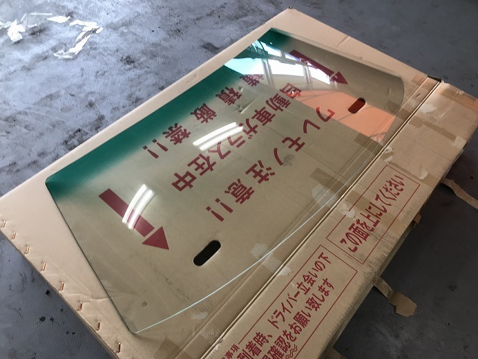 トヨタ旧車 フロント 合わせガラス 新品 国産JISマーク付き TA22 TA27 TE27 KP61 AE86拍卖
