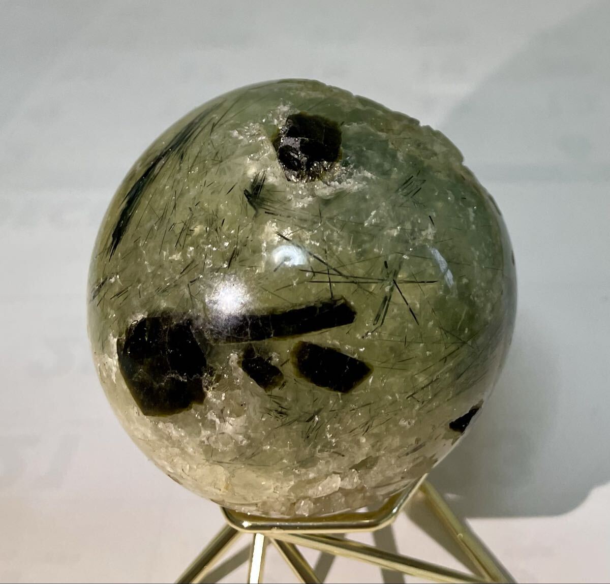 プレナイト 葡萄石 天然石スフィア 004 パワーストーン 風水晶 魔除 お守 幸運 ラッキー 丸玉 置物 グリーン エネルギー トルマリン共生拍卖