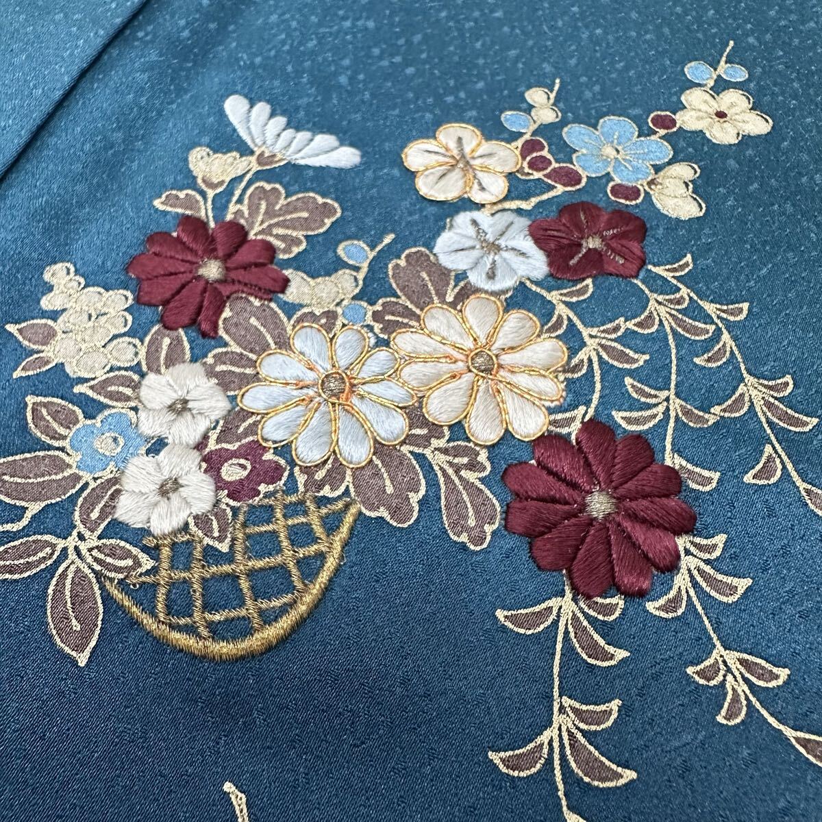 付下げ 裄66 刺繍に箔の可愛い花模様 着物 正絹 袷 広衿 W-4695拍卖