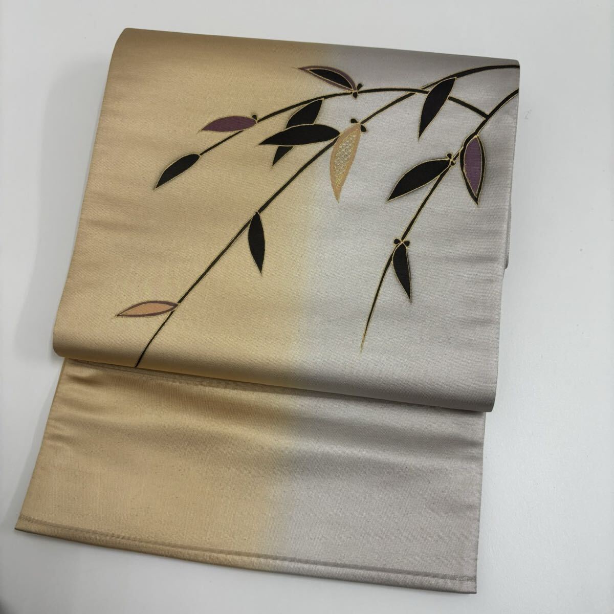 袋帯 上品な暈しの染め分け 草花模様 正絹 着物 W-5684拍卖