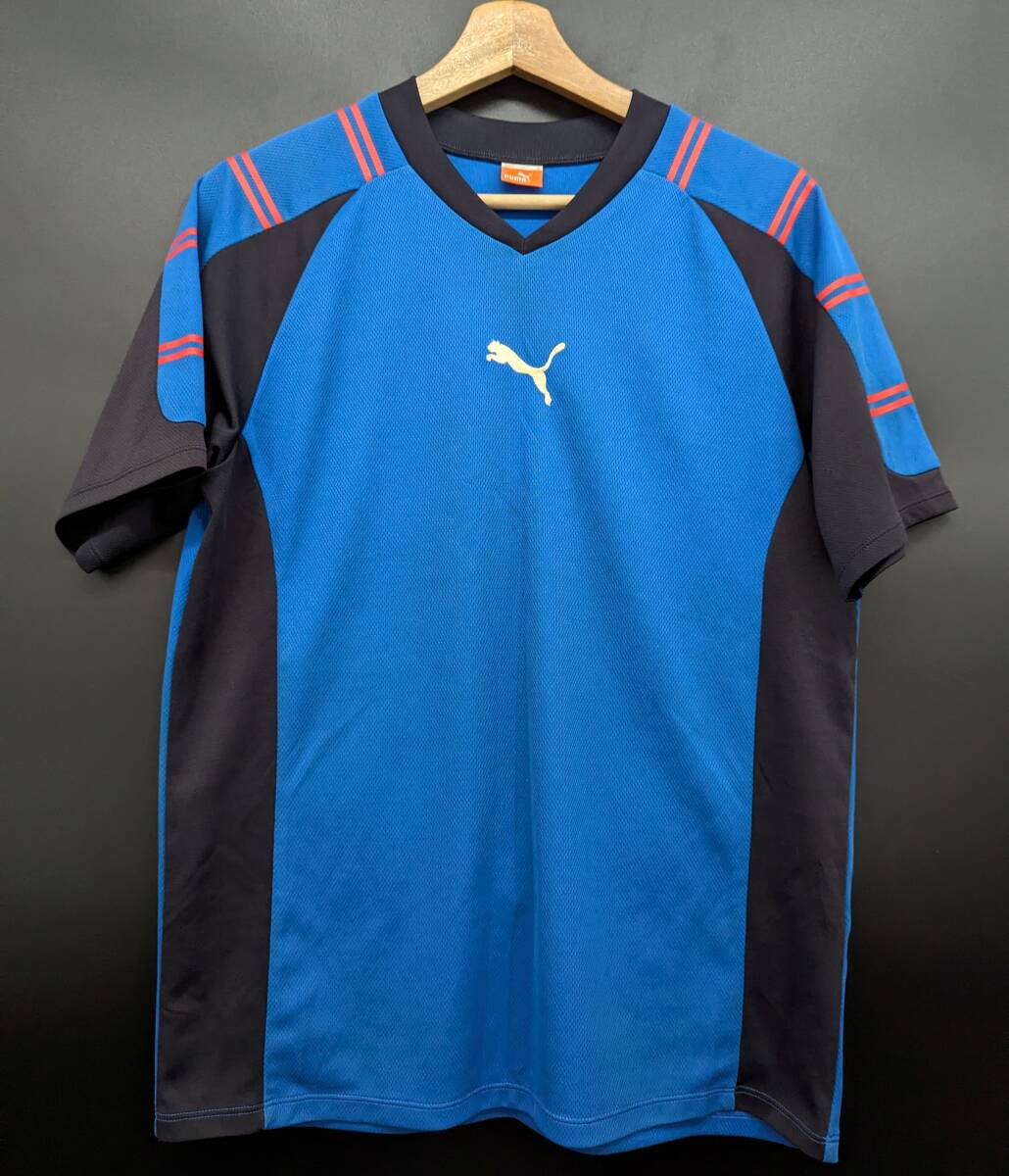 4767C 送料185円♪ PUMA プーマ Lifestyle ブルーxブラック 金ロゴ メンズ 速乾生地 半袖 スポーツ Tシャツ M拍卖