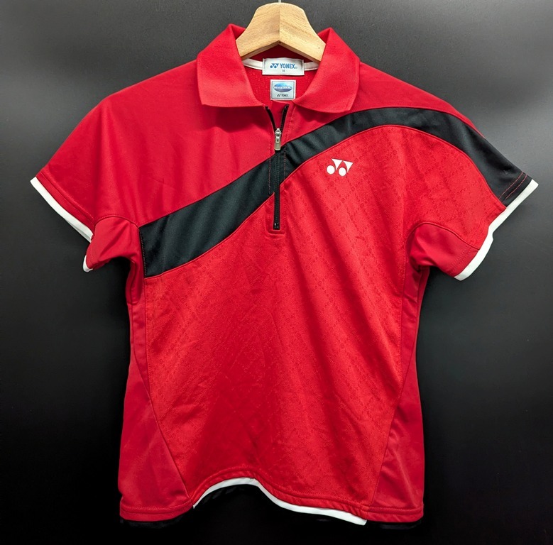 4736C 送料185円♪ 良品 YONEX ヨネックス VeryCOOL 速乾生地 レディース テニス バドミントン 赤x黒 ハーフジップシャツ Mサイズ拍卖