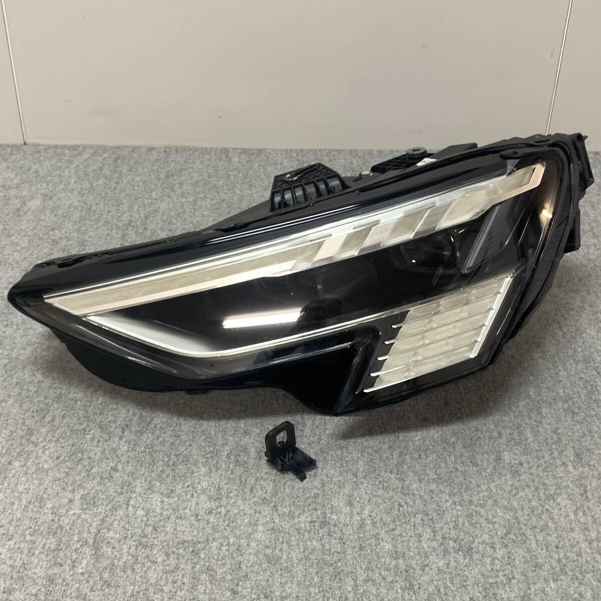 7bK2357J Audi アウディ S3 ヘッド ライト ランプ 左 左側 LED 8Y0 941 035 A 90193995 GYDNFF バラスト付 正規品 純正 車 パーツ拍卖