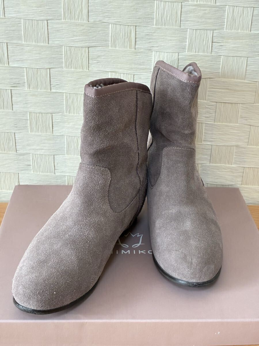 【美品】卑弥呼、2wayブーツ、ハーフ、オーク、中ほわほわふわふわ柔らかくて暖かい素材、23.5cm、保存用巾着2枚付きです、箱は別の靴の物拍卖