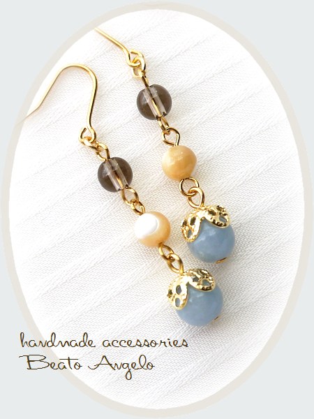 ■+angelo+天然石エンジェライトとマザーオブパールのピアス(p-052)G ns003 サックスブルー スモーキークォーツ 拍卖