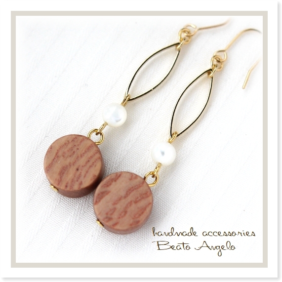 ■+angelo+ウッドビーズとマザーオブパールのマーキスピアス(p-005)G 天然木 ミルク ローズウッド拍卖