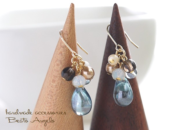 ■+angelo+チェコドロップとスモーキークォーツのピアス(p-275)モンタナラスター G d001 天然石 ライトブルー チタン 樹脂 イヤリング拍卖