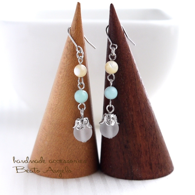 ■+angelo+天然石スノークリスタルとアマゾナイトのピアス(p-081)S ホワイト マザーオブパール ns003拍卖