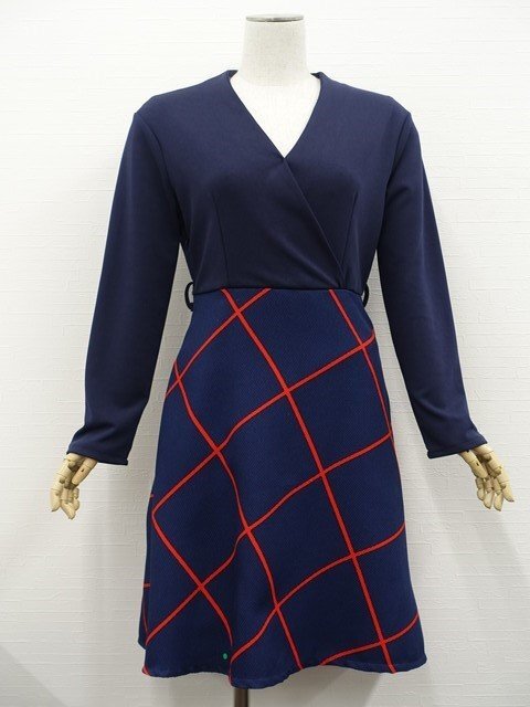 美品 yi yuan ひざ丈 長袖 カシュクールネック ドッキングワンピース M ネイビー/ブルー地 レッド 格子柄拍卖