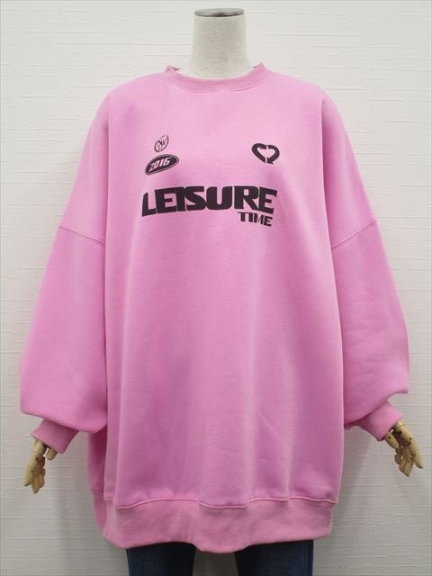 美品 DAZY ドルマン&ドロップショルダー 長袖 クルーネック ワイドカットソー M ピンク地 ブラック 英字プリント拍卖