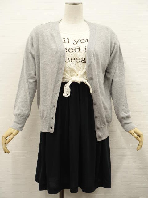 美品 GU 長袖ニットカーディガン+膝丈ドッキングワンピ GUコーデ2点セット S相当 グレー杢/白系 花&英字×黒 カジュアル系 10代・20代拍卖