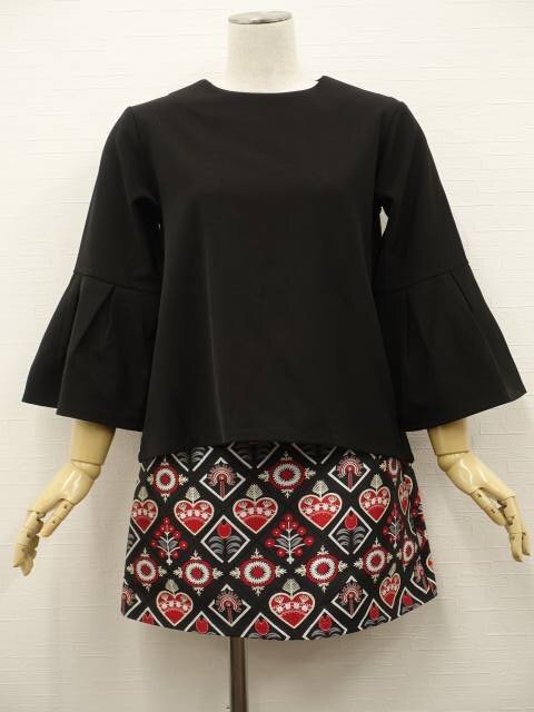 美品 urs等 七分袖カットソー+ミニ丈インナーパンツ付スカート コーディネート2点セット S相当 黒/黒地 赤 白 グレー 総柄 クール系 20代~拍卖