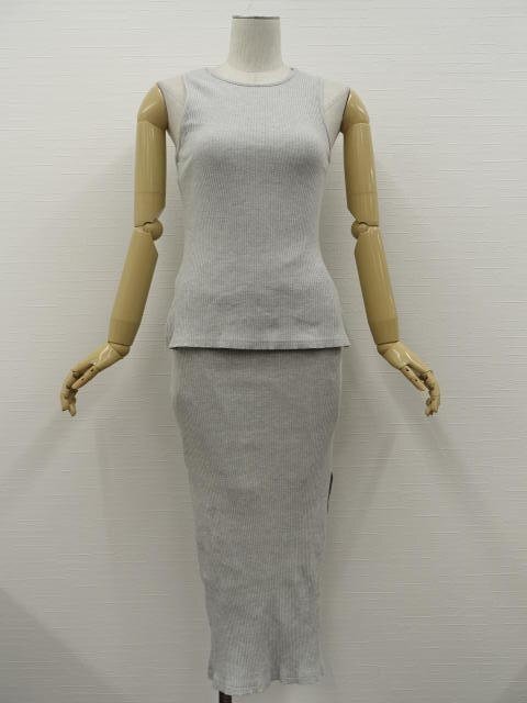 美品 Loving Things 洗える マキシ丈 ラウンドネック フェイクレイヤードノースリーブワンピース ライトグレー杢拍卖