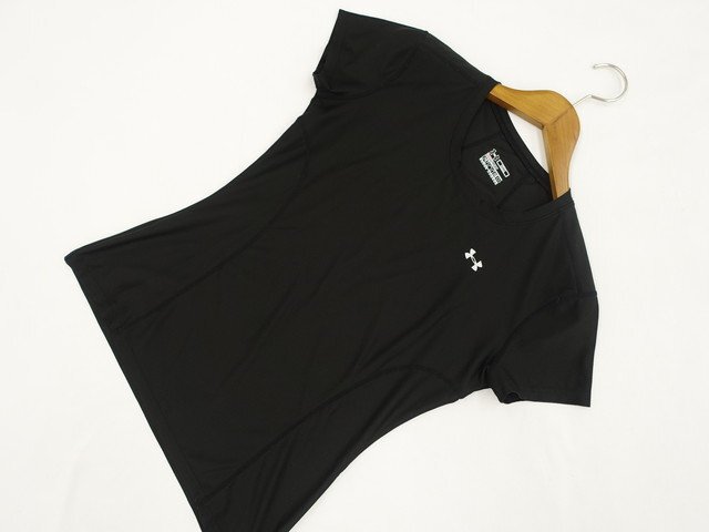 美品 heat gear FITTED UNDER ARMOUR 半袖 ラウンドネック カットソー スポーツ S-M ブラック シルバー ワンポイント【メール便可】拍卖