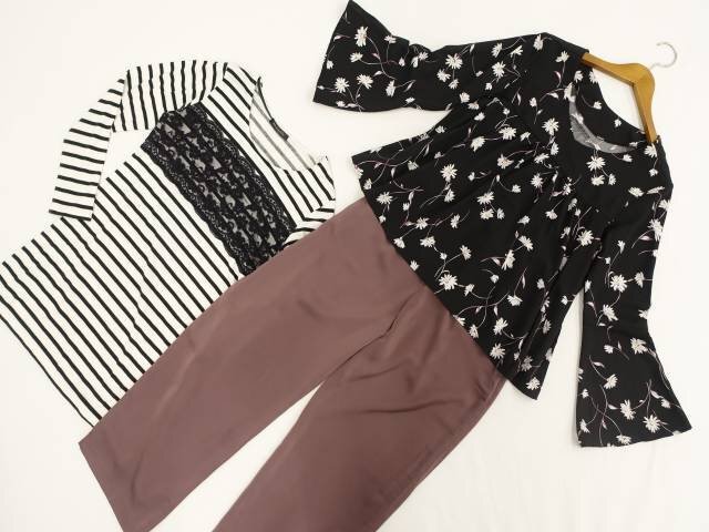 美品 UNIQLO等 POブラウス+カットソー+パンツ コーデ3点セット M相当 黒地花柄/白黒 ボーダー&黒花柄/茶系 ガーリー・カジュアル系 20代~拍卖