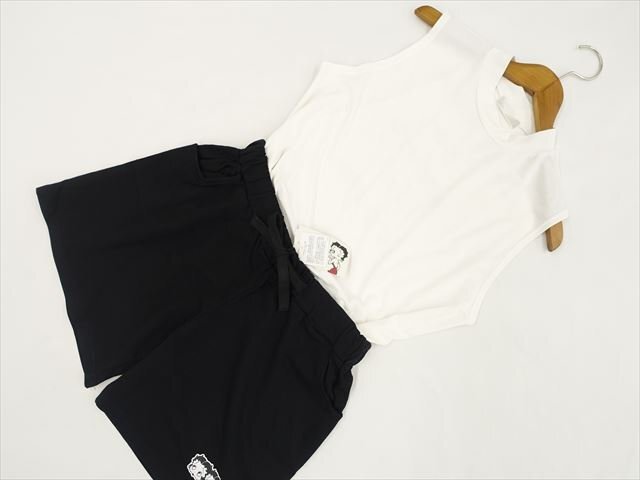 美品 Galyge&BETTY BOOP 洗える ノースリーブカットソー+ショートパンツ コーデ2点セット L相当 白地 英字/黒地 ベティ カジュアル系 20代拍卖