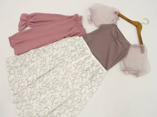 美品 GU等 五分袖カットソー+九分袖POブラウス+膝丈タックスカート コーデ3点セット L相当 ピンク系/白地 草木柄 ガーリー系 20代・30代拍卖