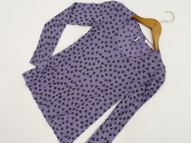 美品 アンジェリーナ angelina 長袖 Uネック カットソー パープル地 ブラックラメ入り ハート柄 【メール便可】拍卖