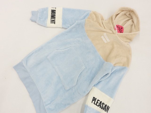 キッズ 新品タグ付 CUTEBLUE Sweet LOVE ひざ丈 長袖 フード付きボアワンピース 150 スカイブルー地 ブラウン系 ホワイト 英字プリント拍卖