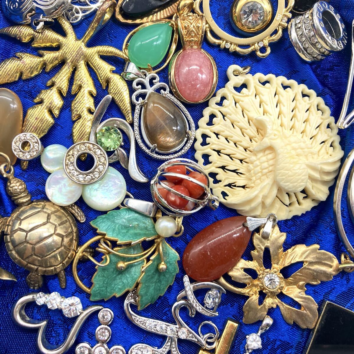 良品!!■ペンダントトップ30点おまとめ■ n 約113.5g ネックレス 珊瑚 ロードクロサイト アベンチュリン シェル シルバー 925 動物 C956拍卖