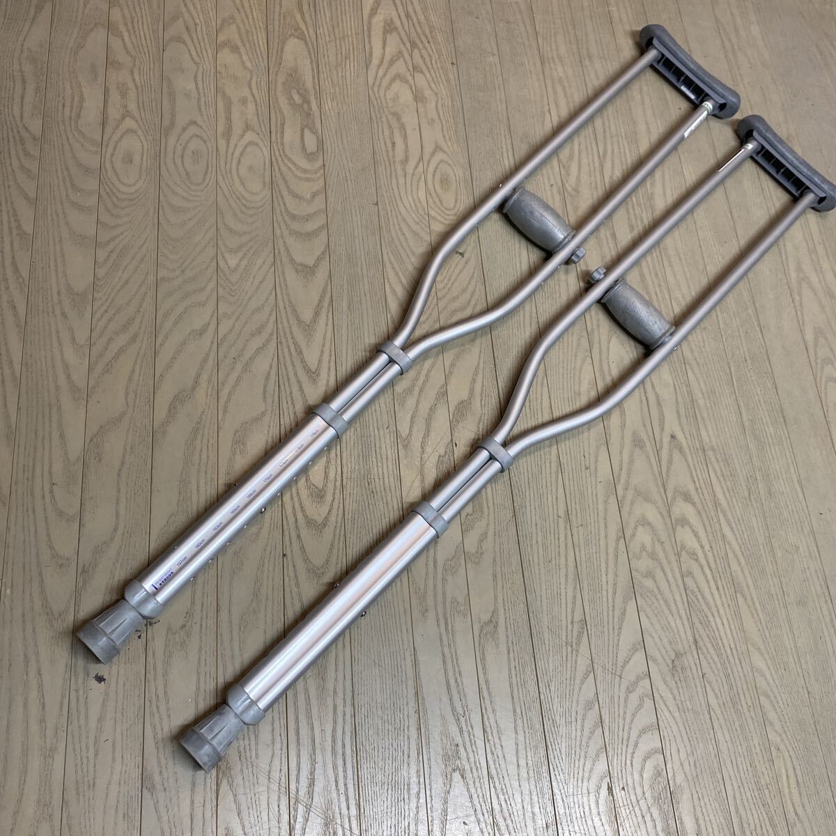 T4084 NAVIS アルミ製 松葉杖 適合身長 157cm~178cm拍卖