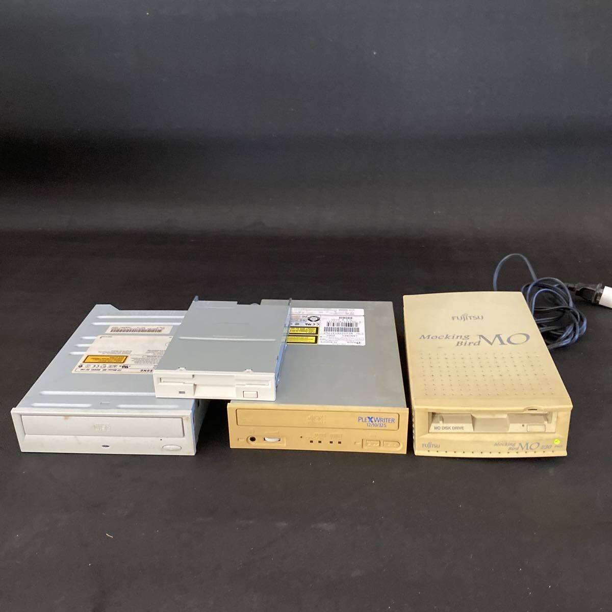 T4122 レトロPCパーツ MOドライブSMB-230WE FDドライブ ディスクドライブ 4点 未確認ジャンク拍卖