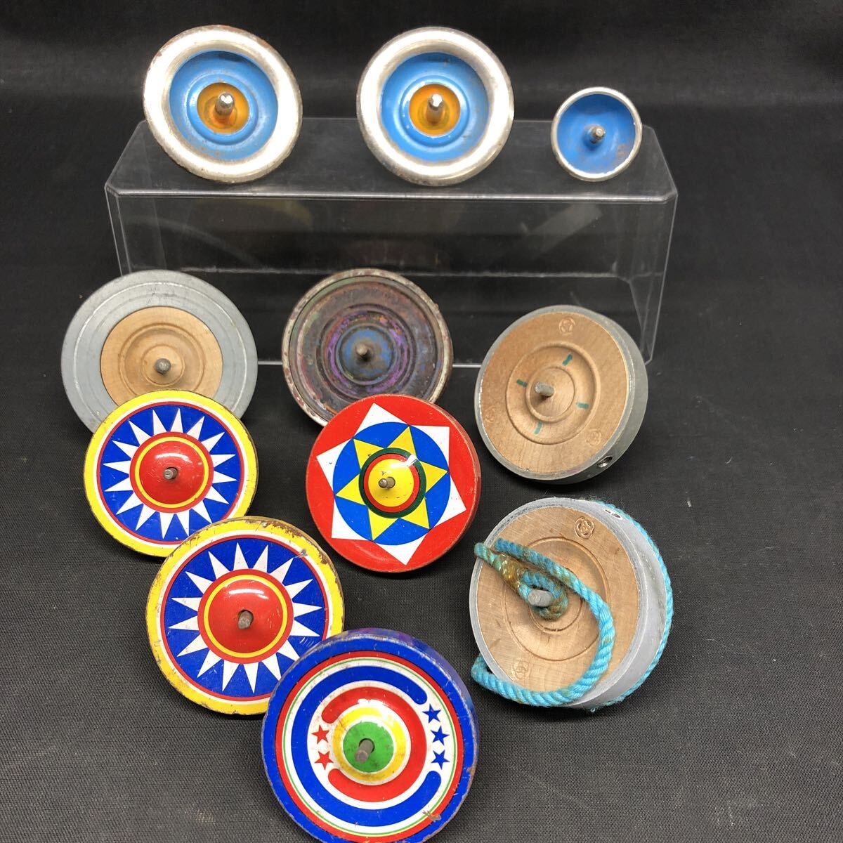 Y2310 【 こま 昭和レトロ アンティーク 】ベーゴマ 鉄芯こま コマ ブリキ 当時物 現状品 まとめて拍卖