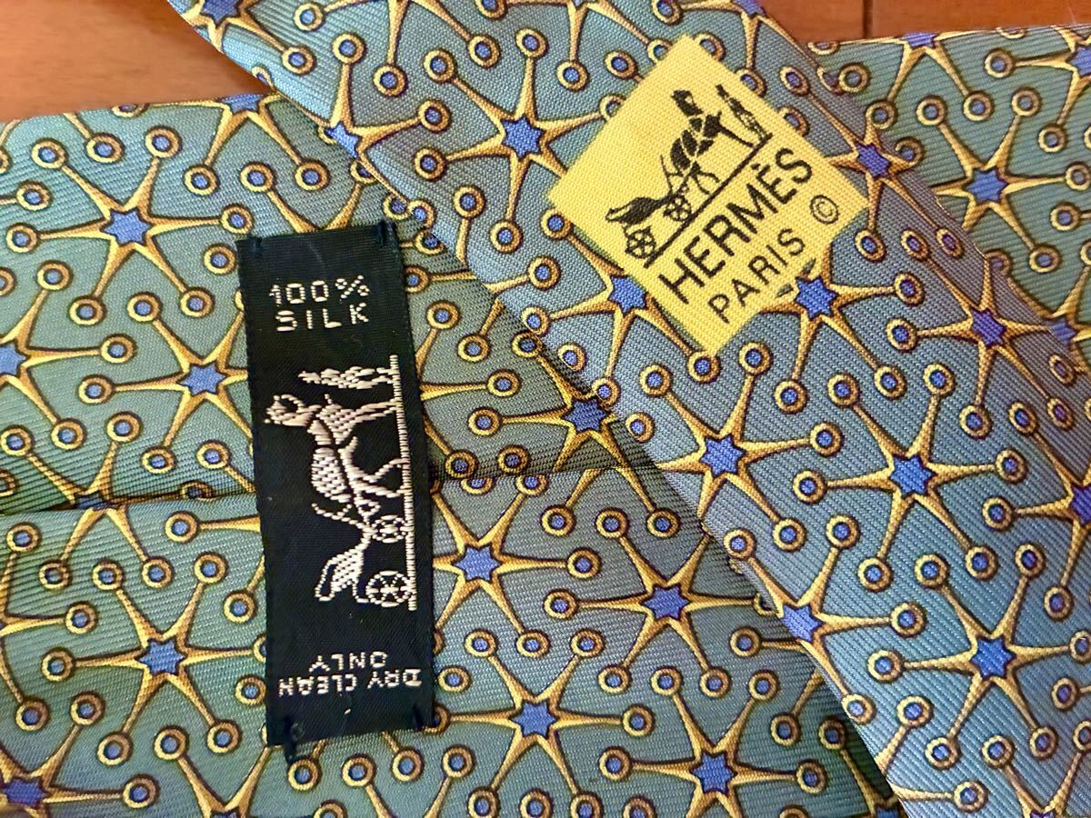 正規品HERMES PARISエルメスネクタイ絹シルク100%総柄グレー系水色黄色♪(F)拍卖