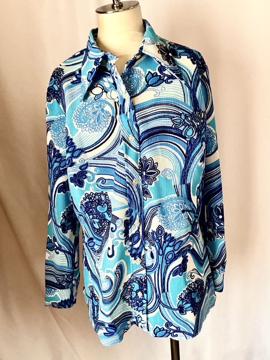 フランスパリヴィンテージ1970年代長袖シャツ総柄大きいサイズXL-2L-3Lブルー系♪水色白ポリエステル100%ストレッチジャージー素材薄地拍卖