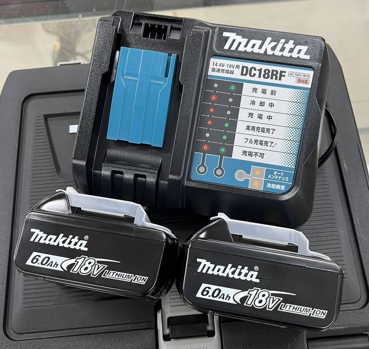 3点セット【未使用/純正品】★makita マキタ 急速充電器/バッテリー2個セット DC18RF/BL1860B 18V 6.0Ah 雪マーク有..拍卖