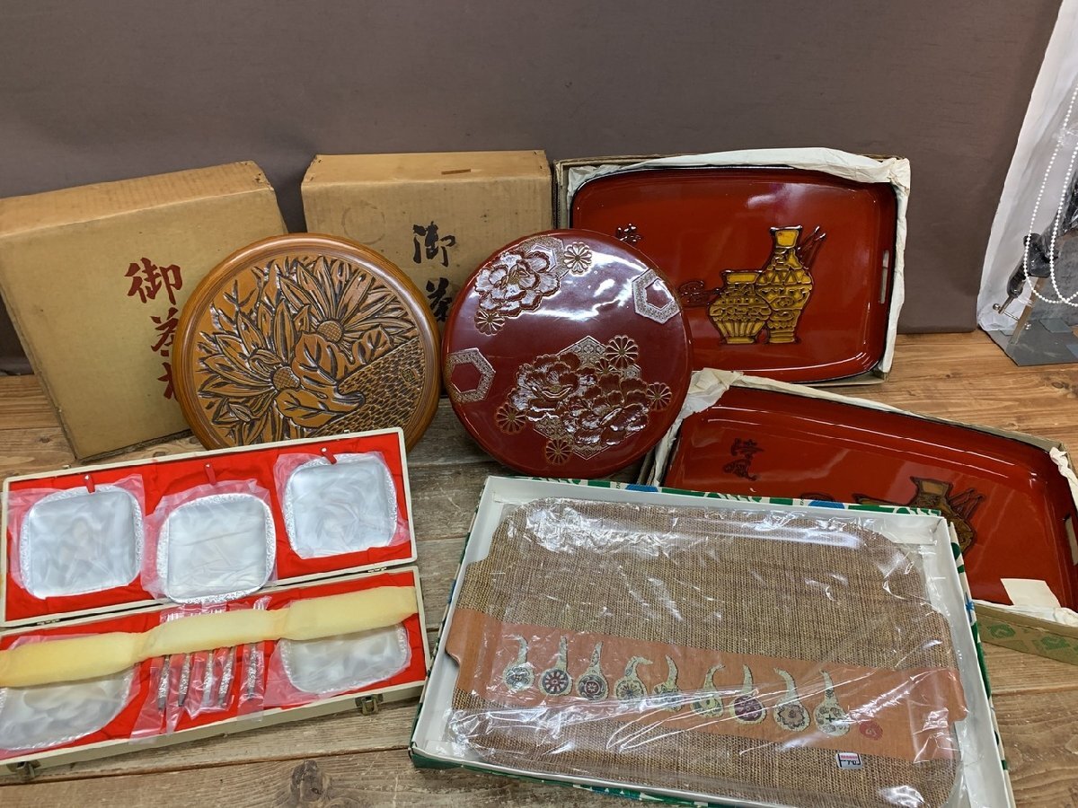 【H1-8373】昭和レトロ 未使用 食器 お盆 お櫃 まとめ stainless 菓子皿 フォーク 他 セット 合成漆器 東京引取可【千円市場】拍卖