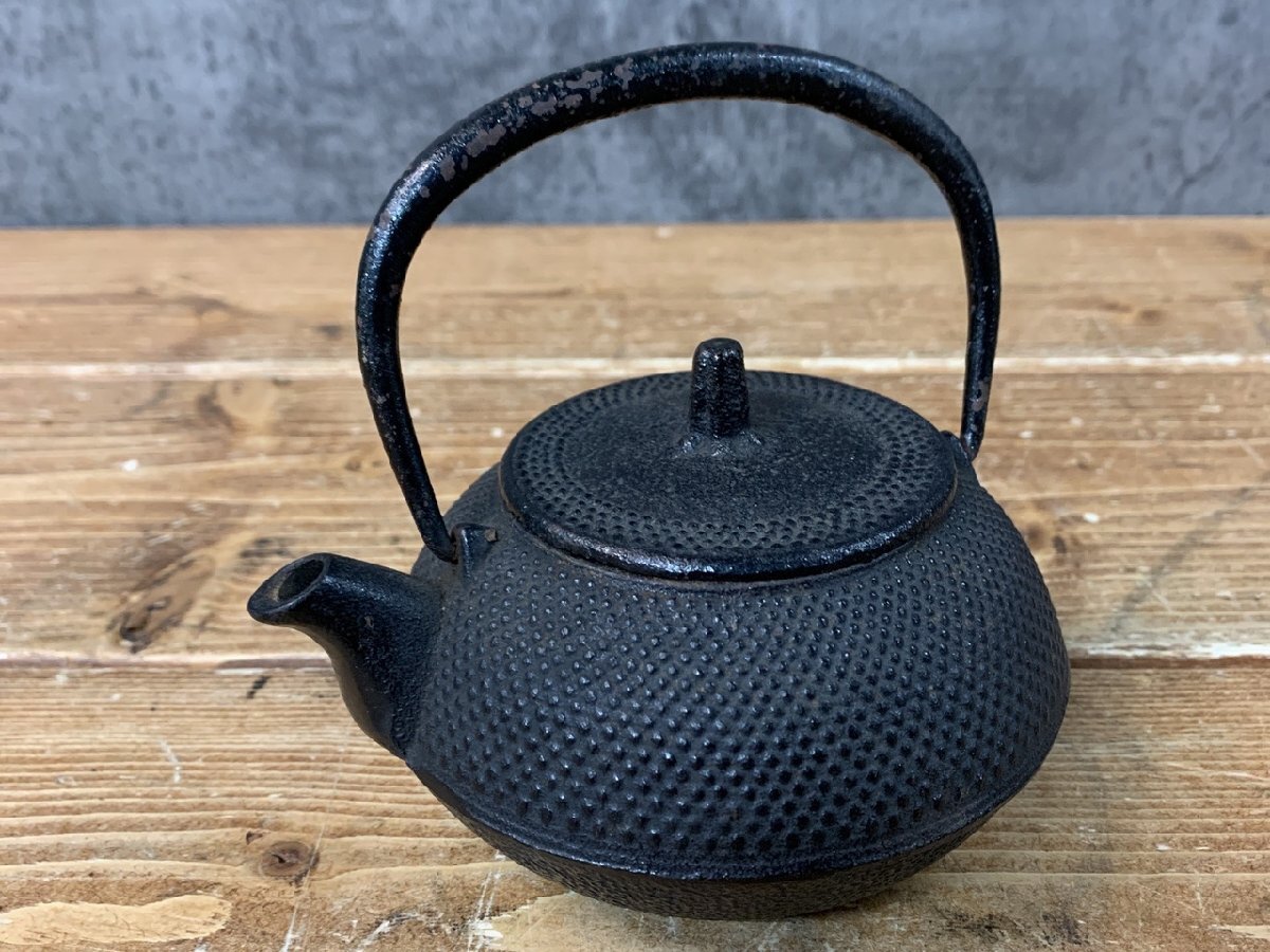 【T5-5018】中古 急須 鉄瓶 南部鉄器? 岩鋳? あられ 小瓶 煎茶道具 レトロ 現状品 同梱可【千円市場】拍卖