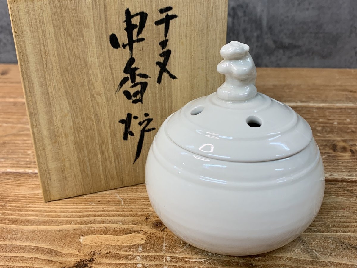 【T5-5011】未使用 加藤渓山 作 干支 猿 サル 白磁香炉 共箱 香道具 共箱付 現状品 同梱可【千円市場】拍卖