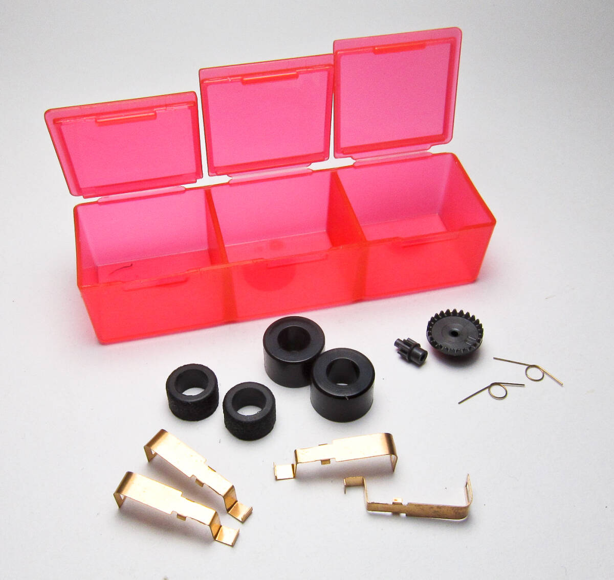 HOスロットカー 新品!TYCO マグナム440/マグナム440-X2シャシー用 純正パーツ、純正フロントタイヤ & シリコンリヤタイヤ セット!B拍卖